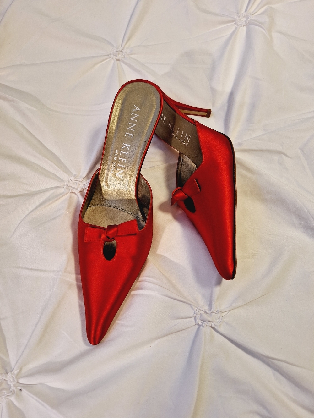 RED SATIN MULE - Picture 10 of 12